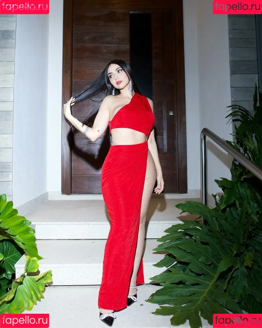 Nyvi Estephan Onlyfans Photo Gallery 