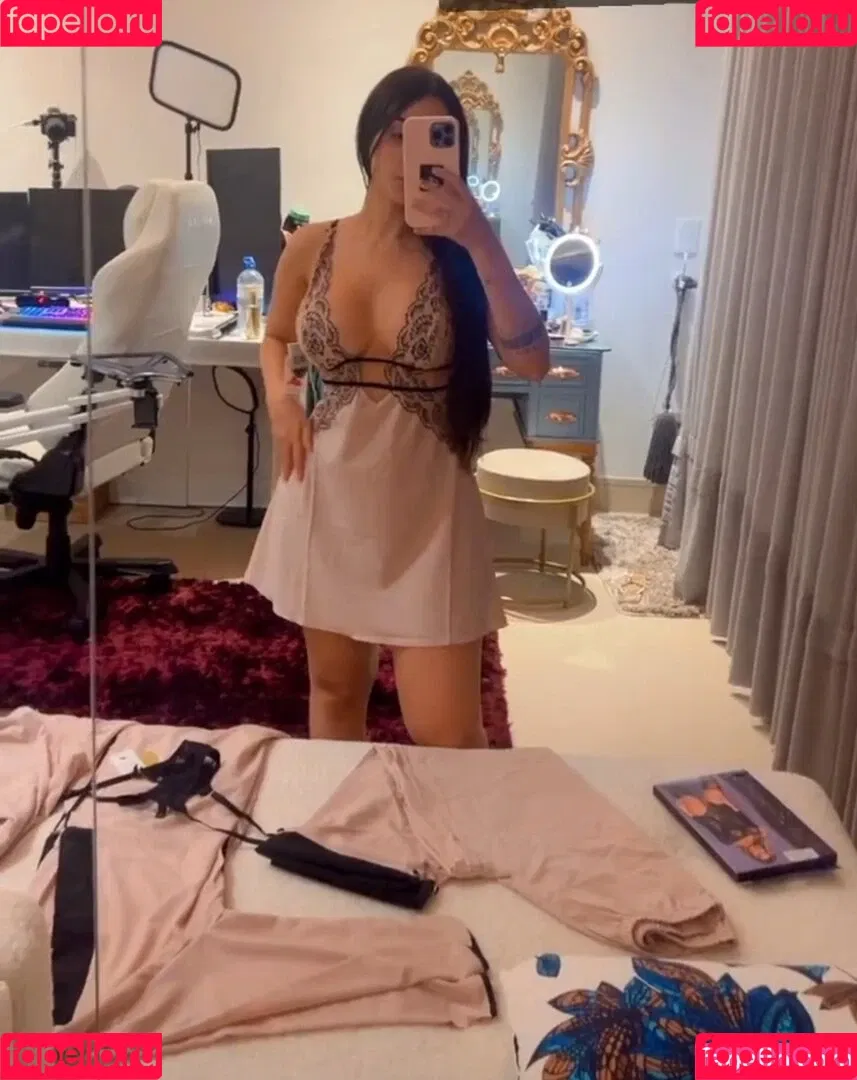 Nyvi Estephan Onlyfans Photo Gallery 