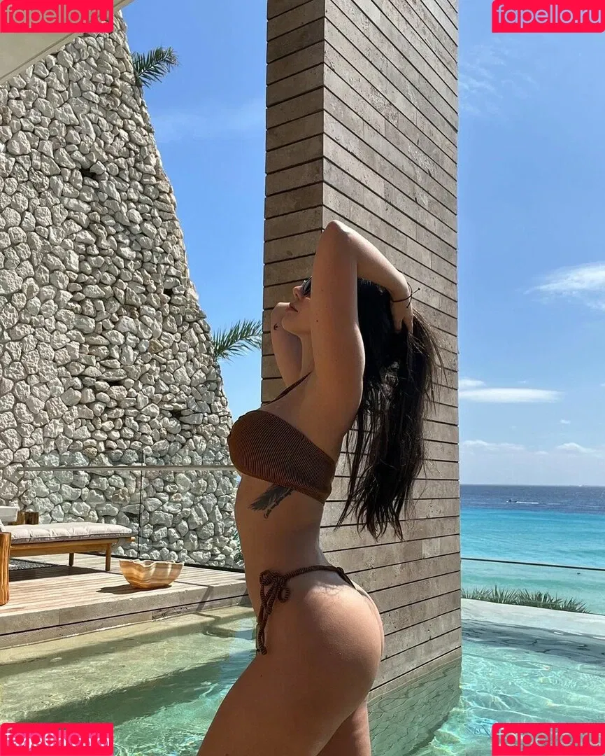 Nyvi Estephan Onlyfans Photo Gallery 
