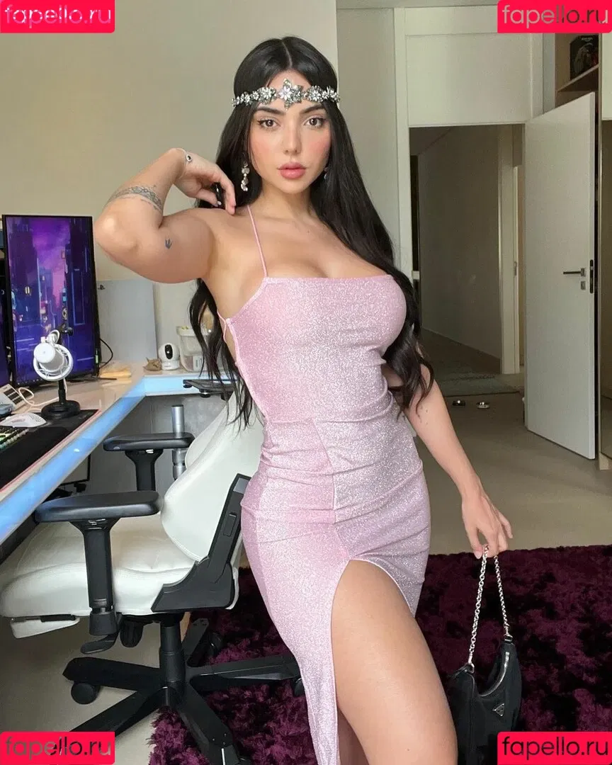 Nyvi Estephan Onlyfans Photo Gallery 