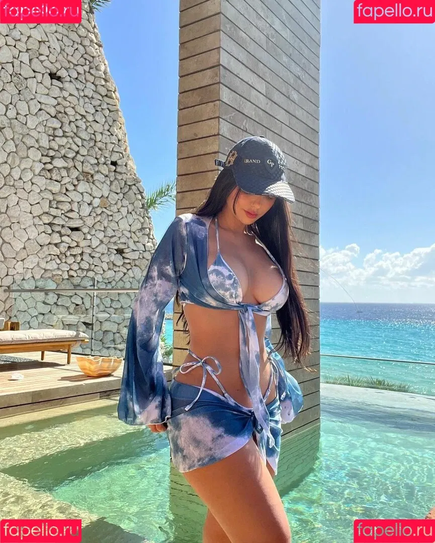 Nyvi Estephan Onlyfans Photo Gallery 