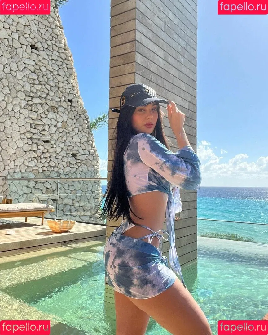 Nyvi Estephan Onlyfans Photo Gallery 