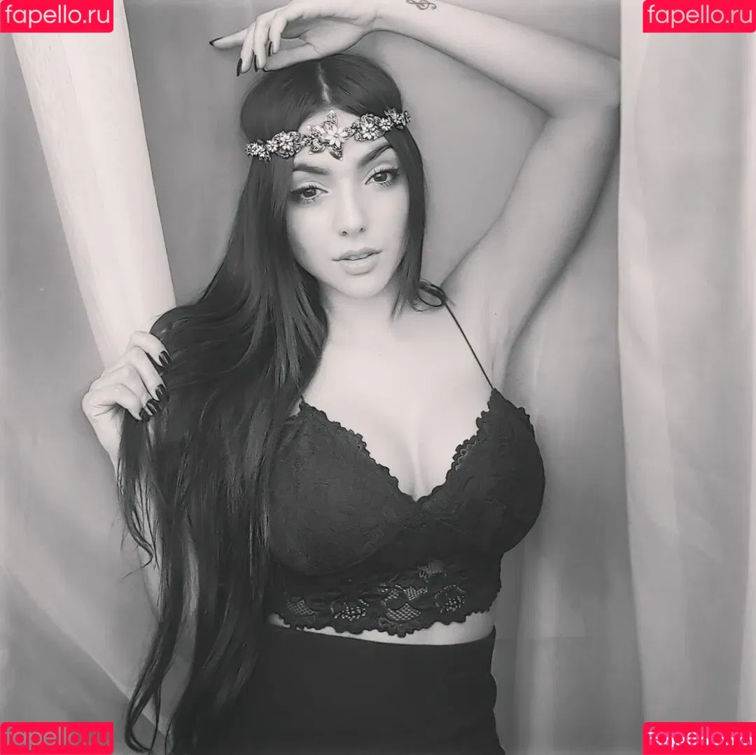 Nyvi Estephan Onlyfans Photo Gallery 