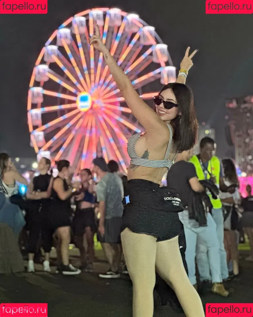 Nyvi Estephan Onlyfans Photo Gallery 