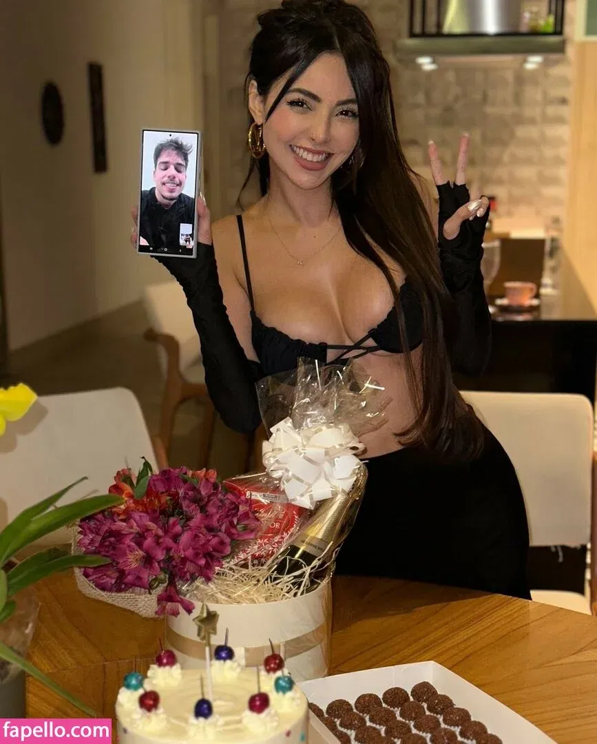 Nyvi Estephan Onlyfans Photo Gallery 