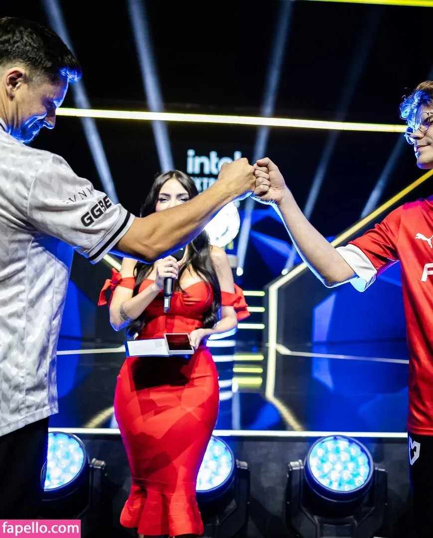 Nyvi Estephan Onlyfans Photo Gallery 