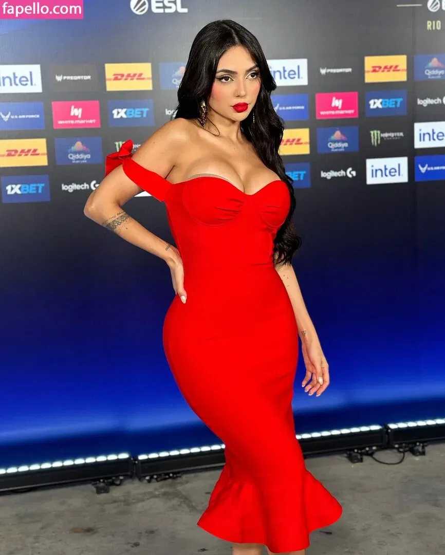 Nyvi Estephan Onlyfans Photo Gallery 