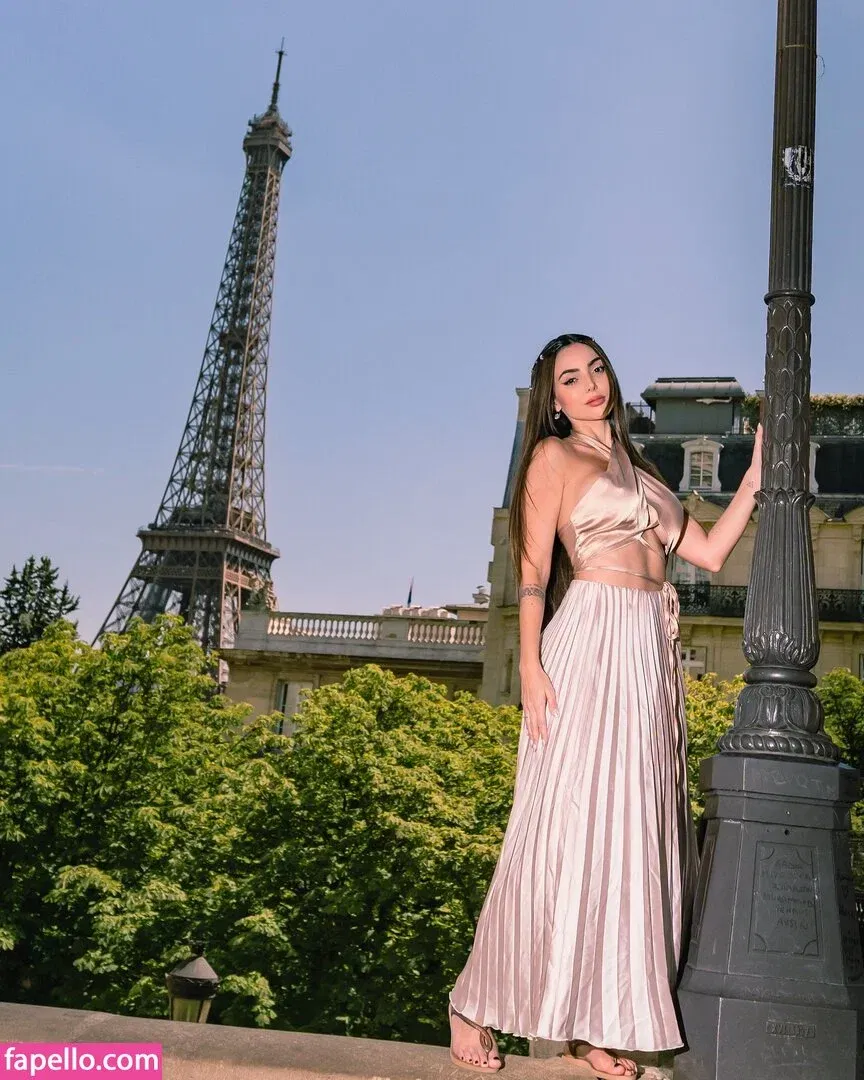 Nyvi Estephan Onlyfans Photo Gallery 