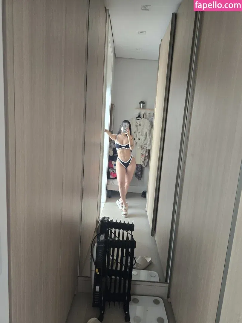 Nyvi Estephan Onlyfans Photo Gallery 