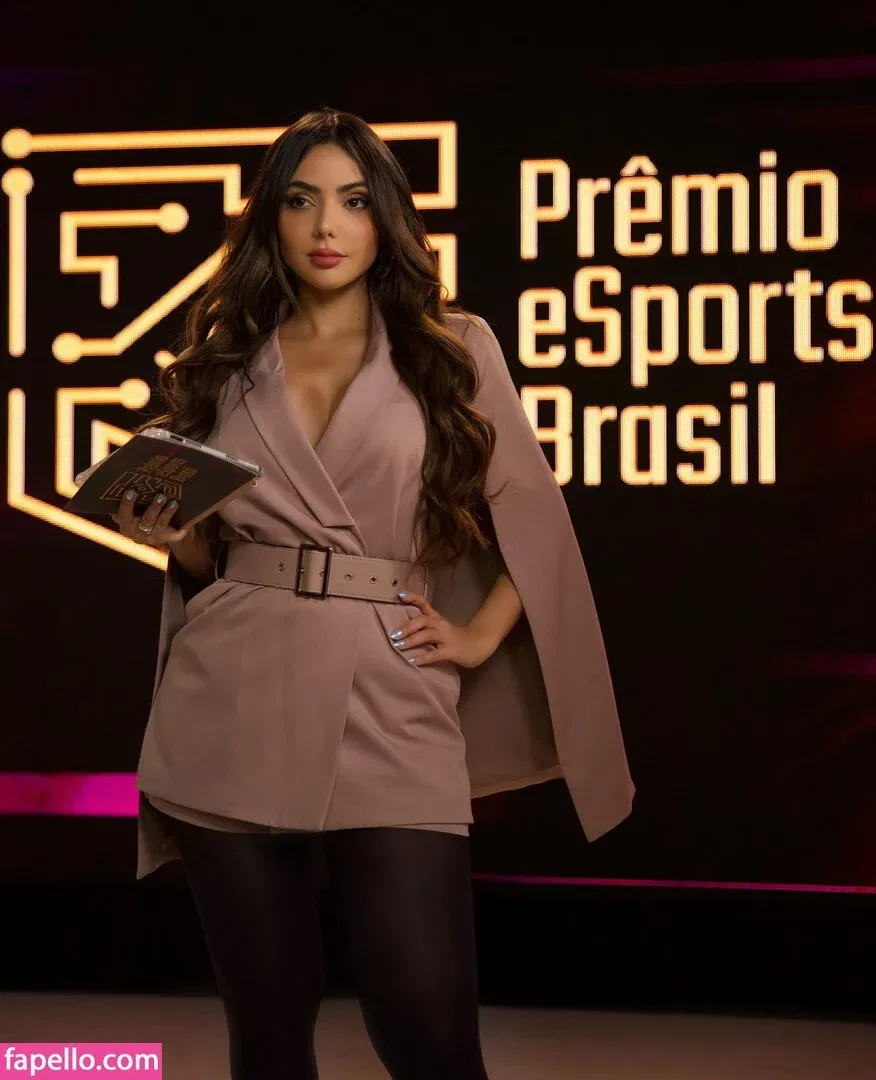 Nyvi Estephan Onlyfans Photo Gallery 