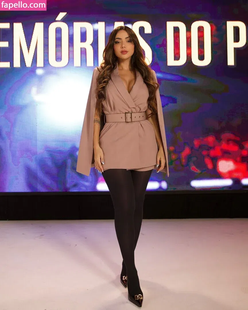 Nyvi Estephan Onlyfans Photo Gallery 