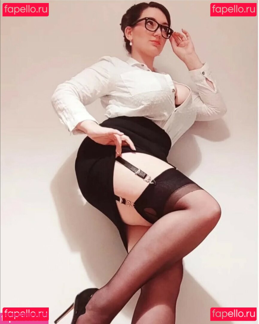 MissVintageDresses Nude Onlyfans Photo 15