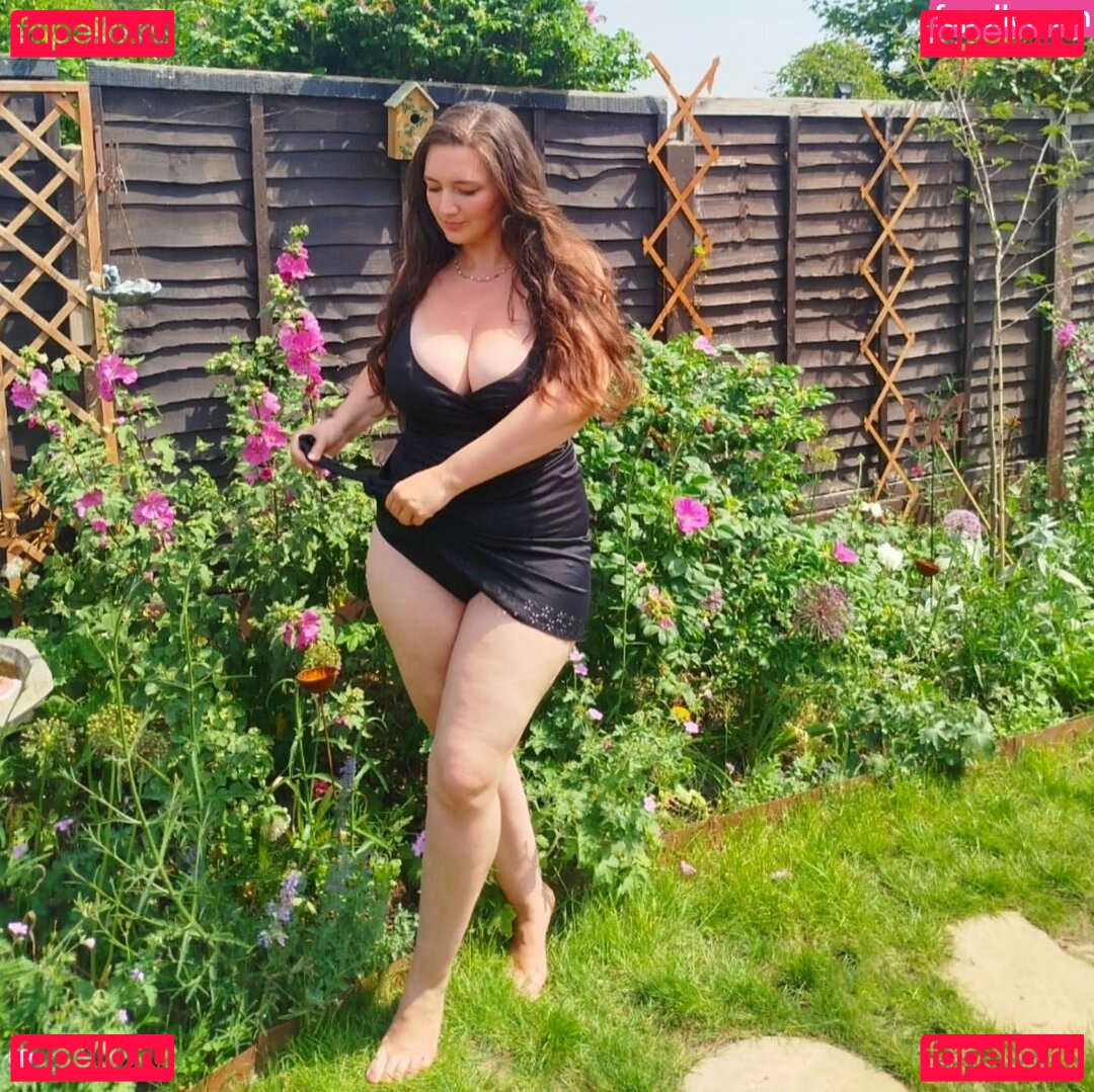 MissVintageDresses Nude Onlyfans Photo 4