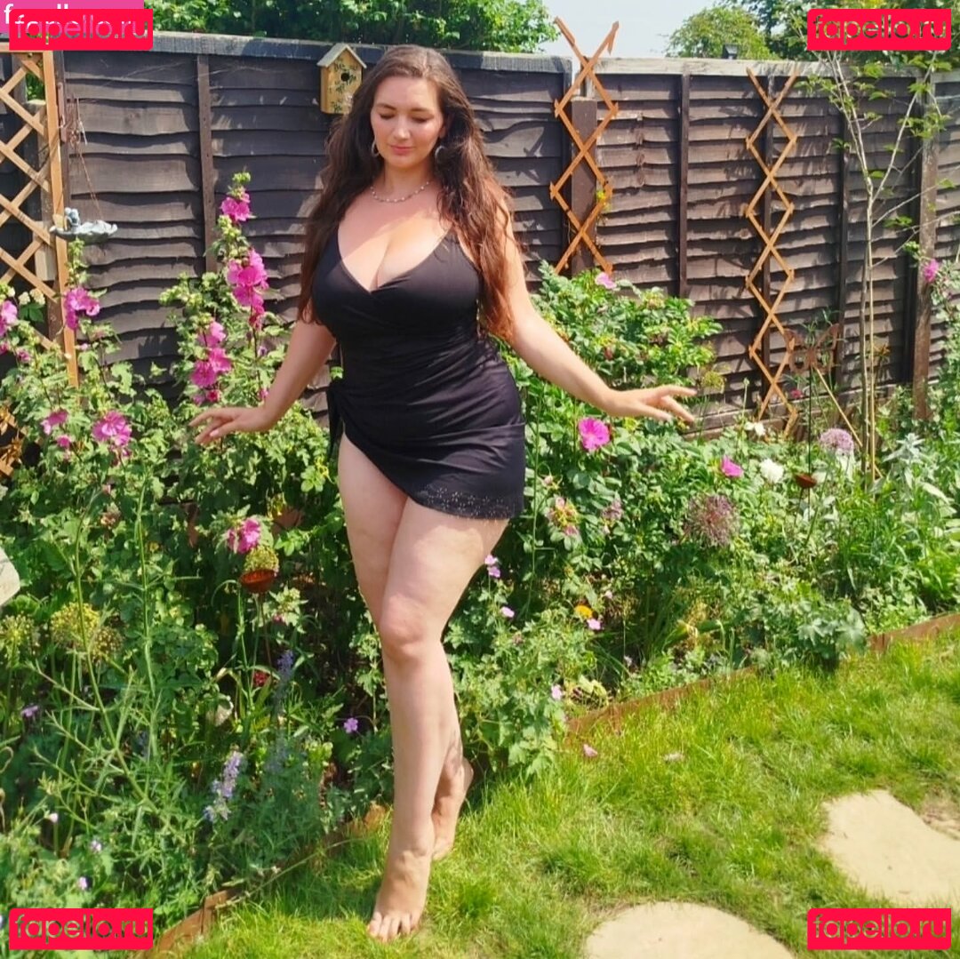 MissVintageDresses Nude Onlyfans Photo 3