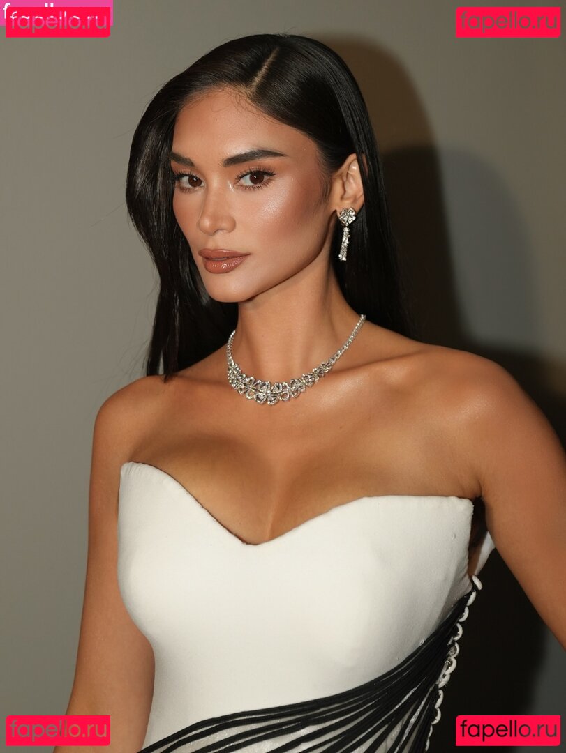Pia Wurtzbach Nude Onlyfans Photo 43