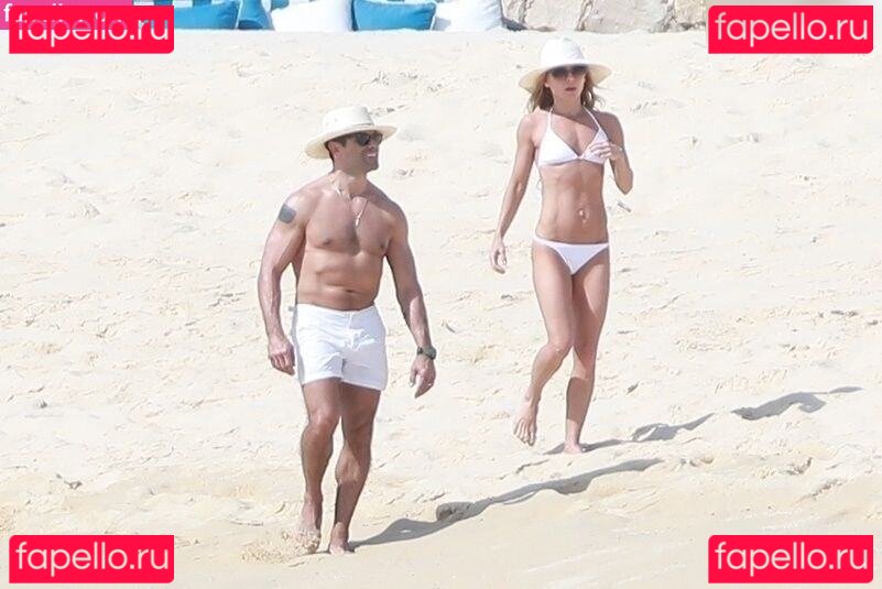 Kelly Ripa Nude Onlyfans Photo 49