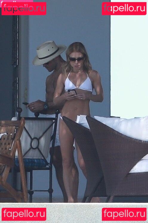 Kelly Ripa Nude Onlyfans Photo 47