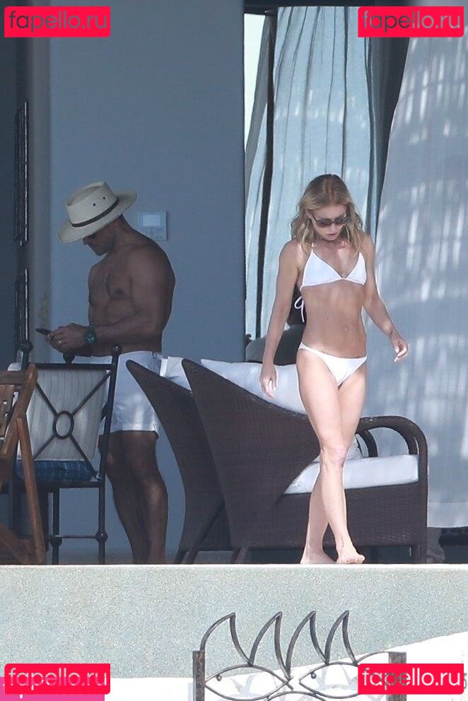 Kelly Ripa Nude Onlyfans Photo 45