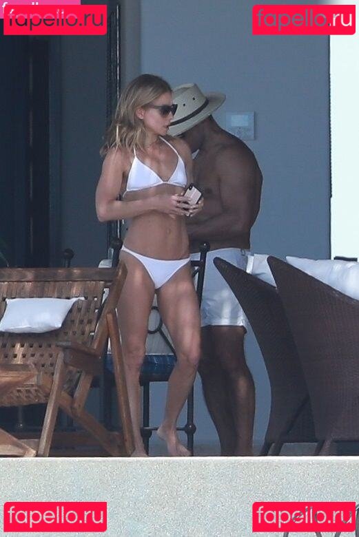 Kelly Ripa Nude Onlyfans Photo 43