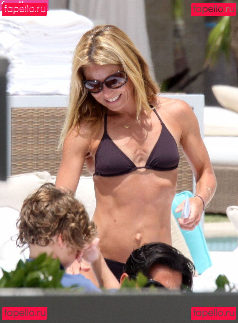 Kelly Ripa Nude Onlyfans Photo 34