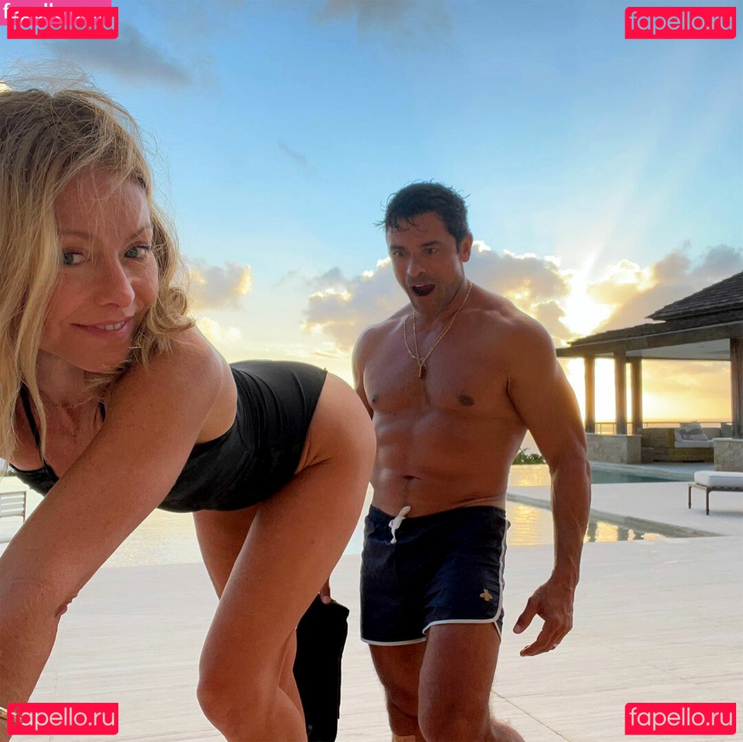 Kelly Ripa Nude Onlyfans Photo 28