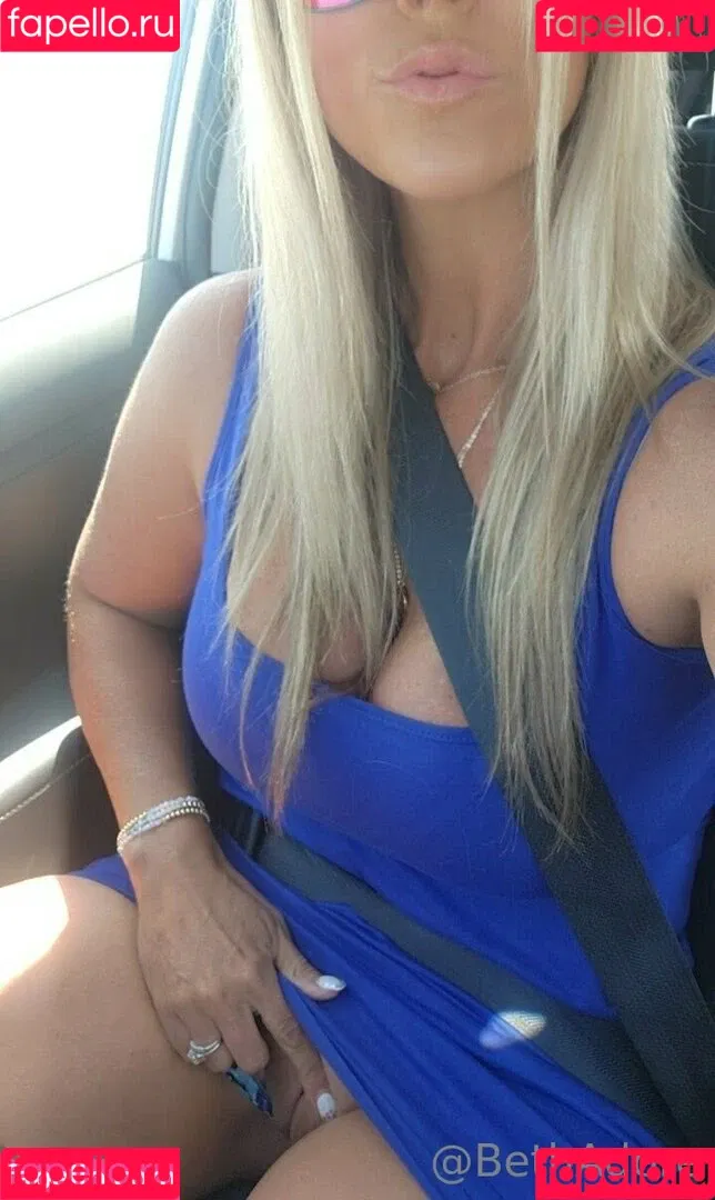 BethAdore Onlyfans Photo Gallery 