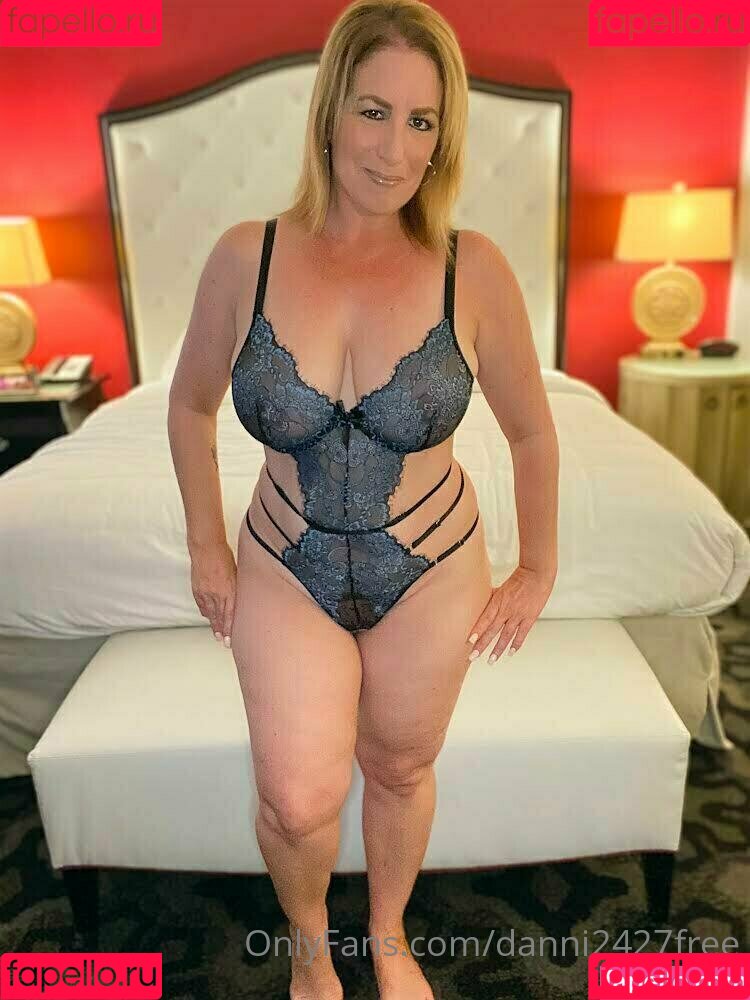 danni2427free Onlyfans Photo Gallery 