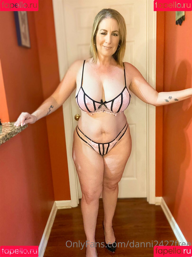 danni2427free Onlyfans Photo Gallery 