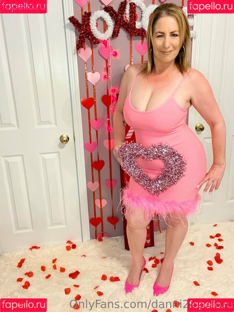 danni2427free Onlyfans Photo Gallery 