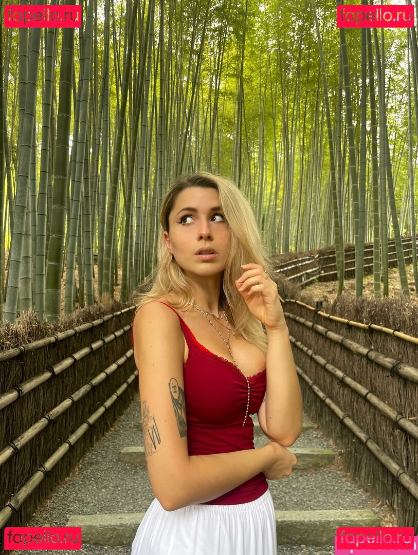 Voghelita Nude Onlyfans Photo 9
