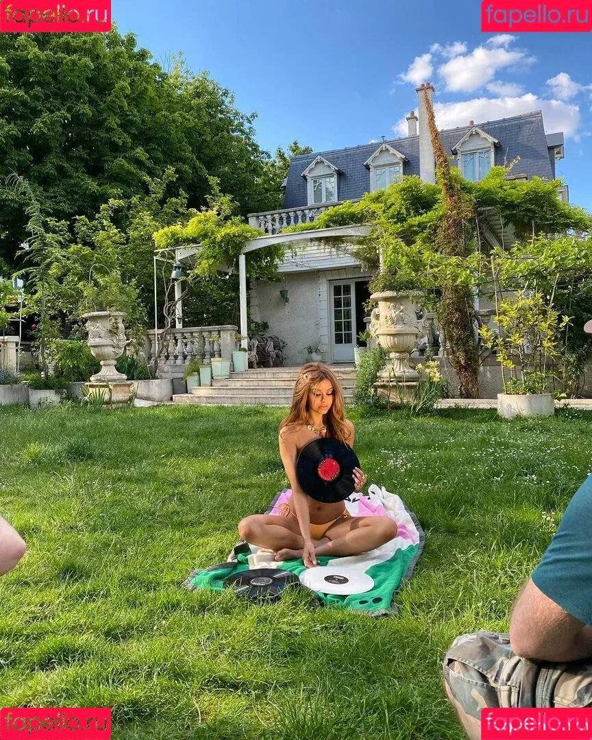 Zahia Dehar Onlyfans Photo Gallery 