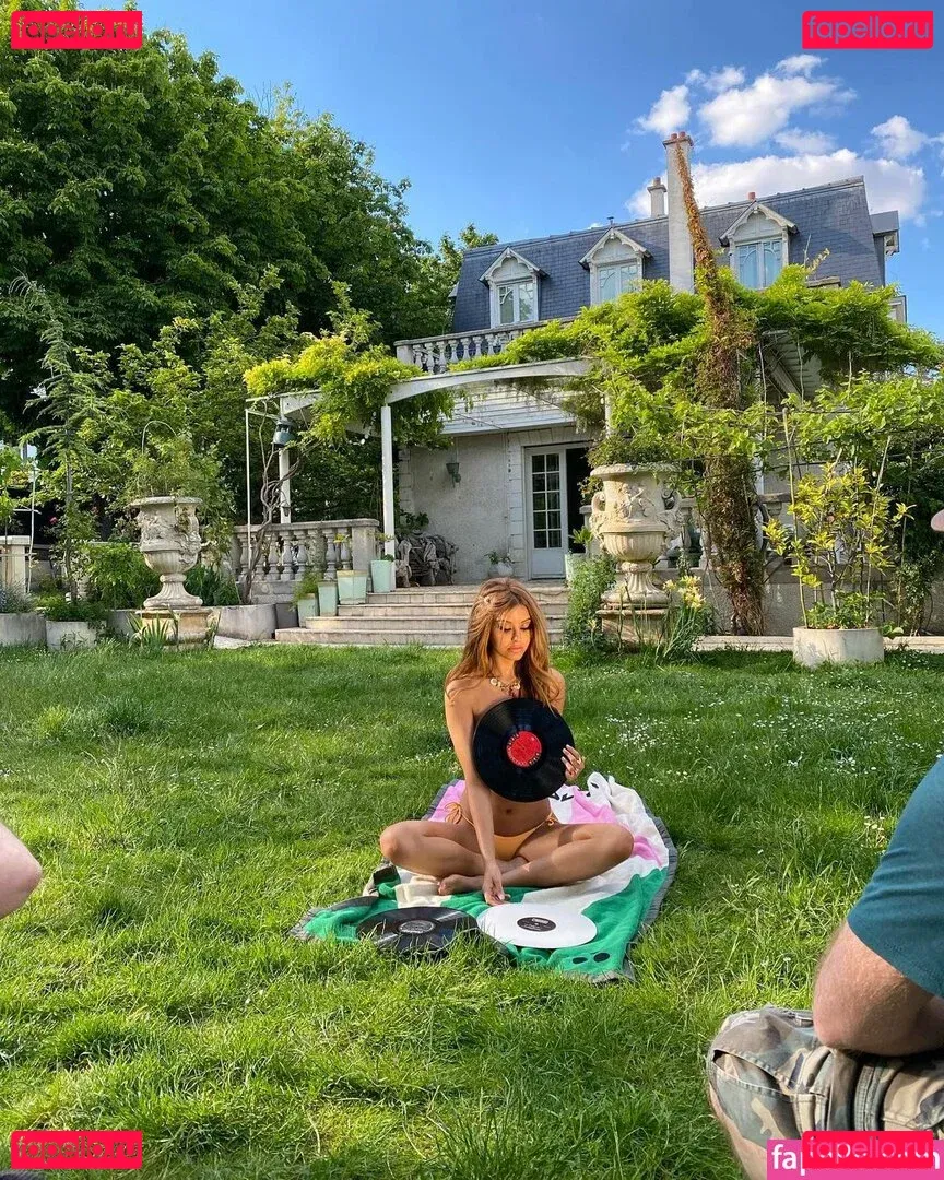 Zahia Dehar Onlyfans Photo Gallery 