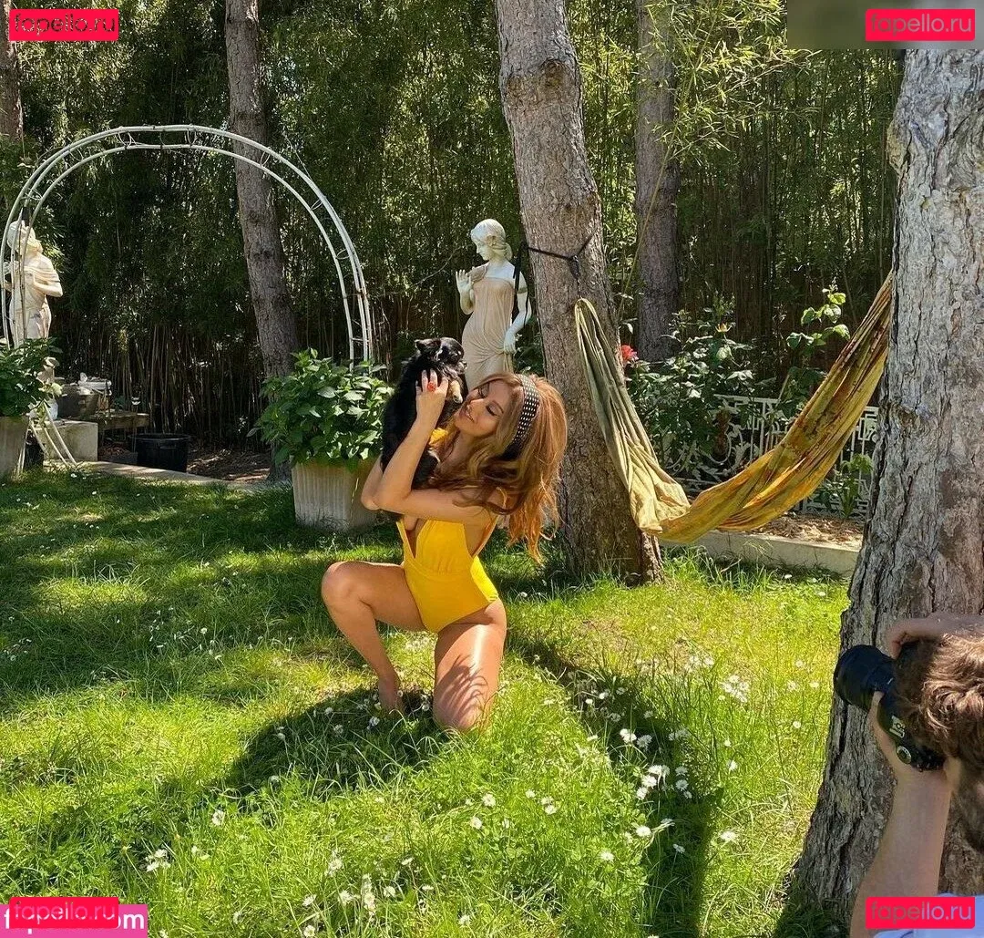 Zahia Dehar Onlyfans Photo Gallery 