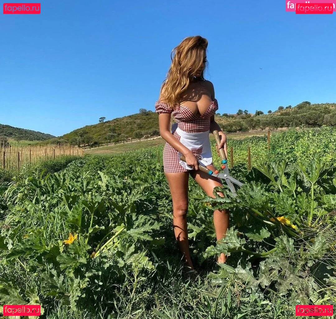 Zahia Dehar Onlyfans Photo Gallery 