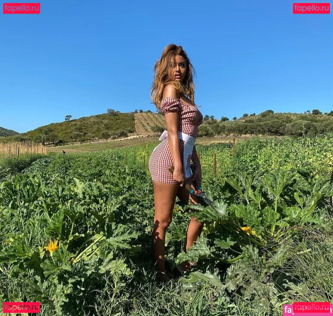 Zahia Dehar Onlyfans Photo Gallery 