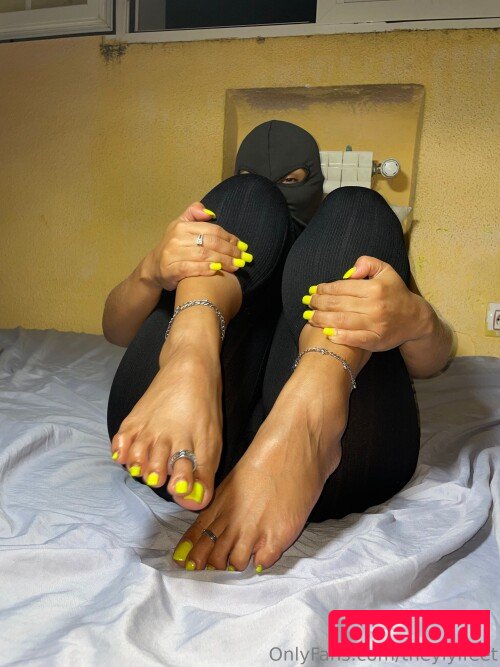 YiyiFeet Nude Onlyfans Photo 33
