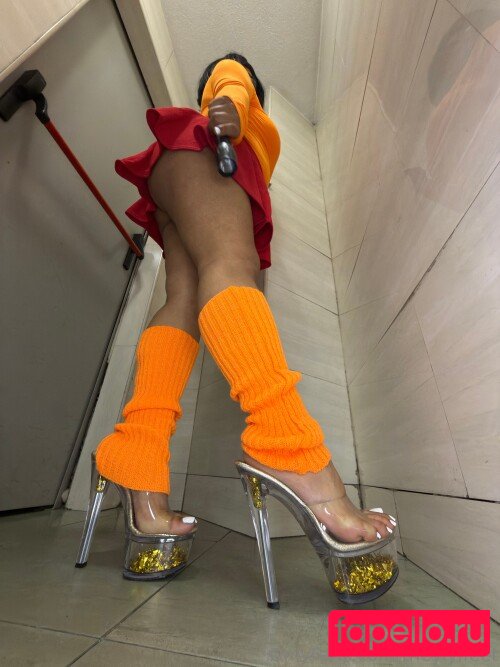YiyiFeet Nude Onlyfans Photo 19