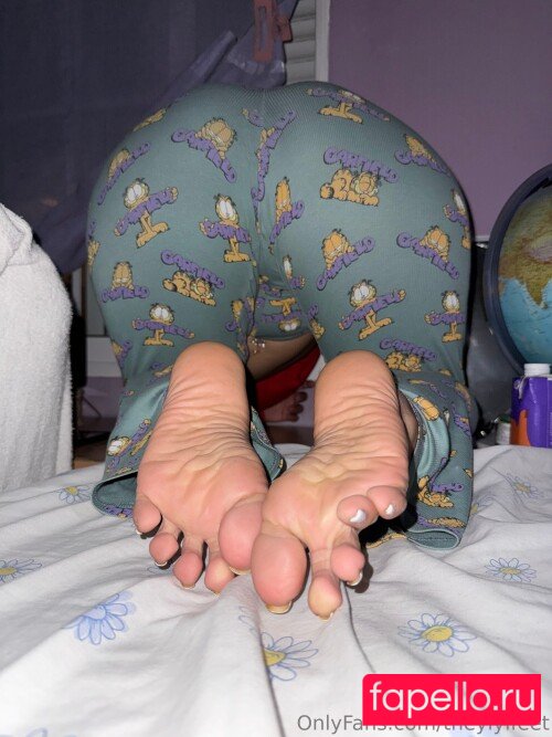 YiyiFeet Nude Onlyfans Photo 10