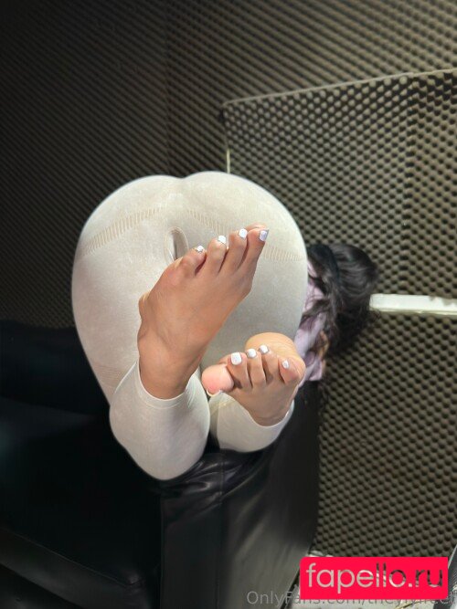 YiyiFeet Nude Onlyfans Photo 6