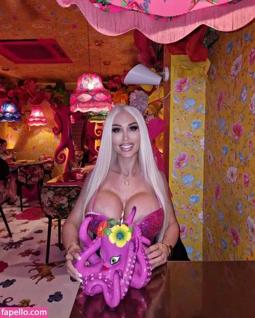 Kristhin Gomez Onlyfans Photo Gallery 