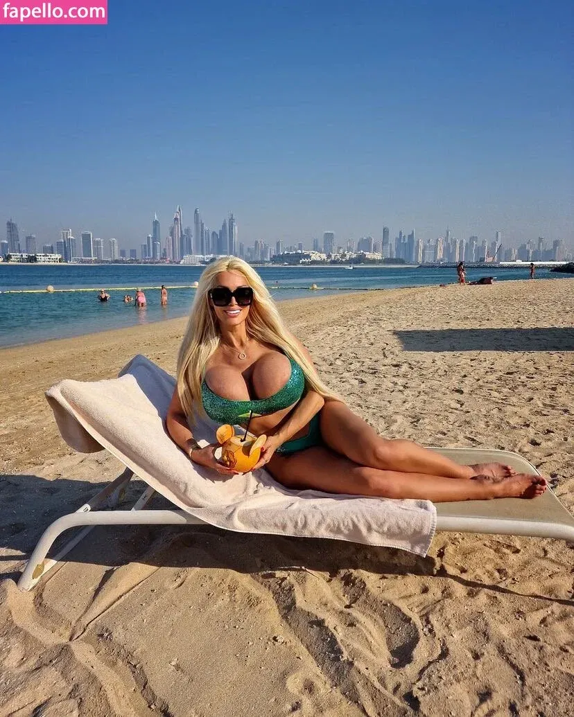 Kristhin Gomez Onlyfans Photo Gallery 