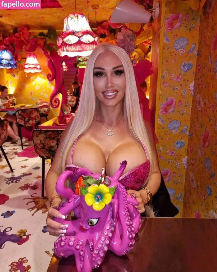 Kristhin Gomez Onlyfans Photo Gallery 