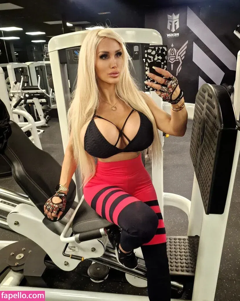 Kristhin Gomez Onlyfans Photo Gallery 