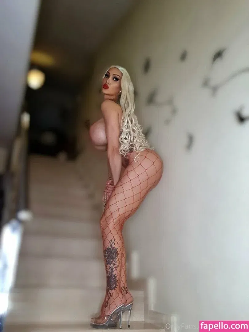 Kristhin Gomez Onlyfans Photo Gallery 