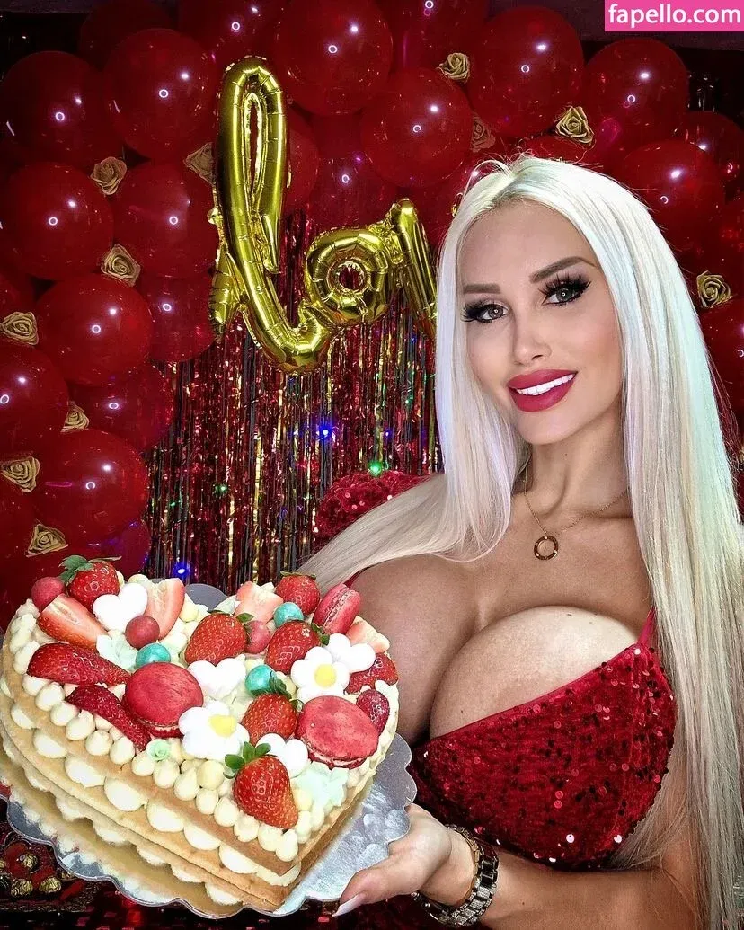 Kristhin Gomez Onlyfans Photo Gallery 