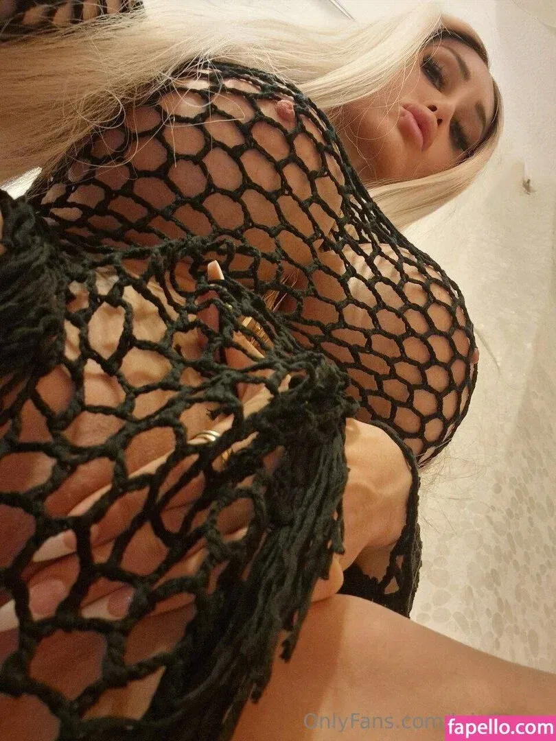 Kristhin Gomez Onlyfans Photo Gallery 