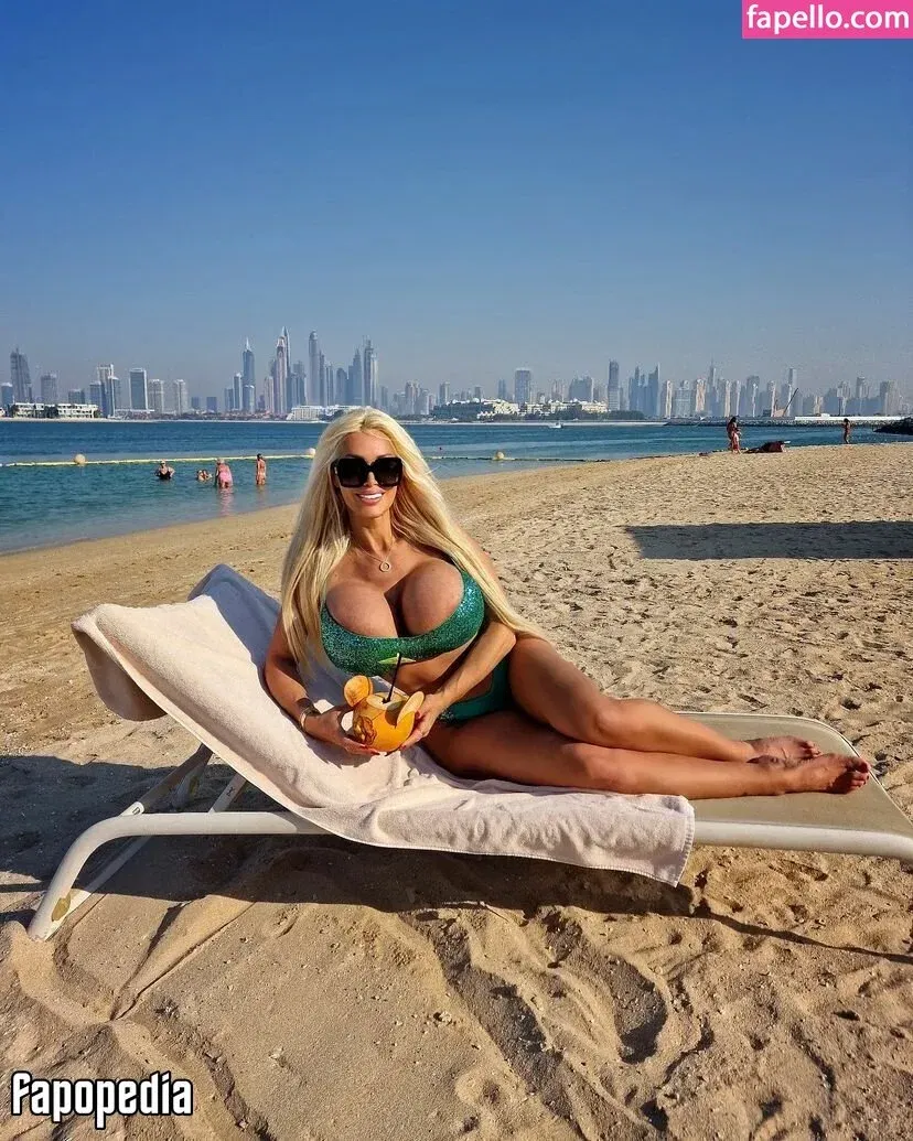 Kristhin Gomez Onlyfans Photo Gallery 