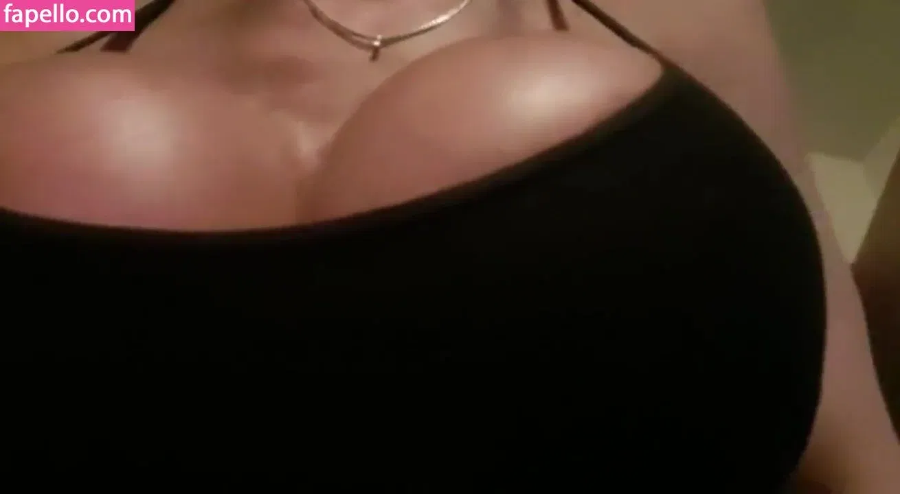 Kristhin Gomez Onlyfans Photo Gallery 