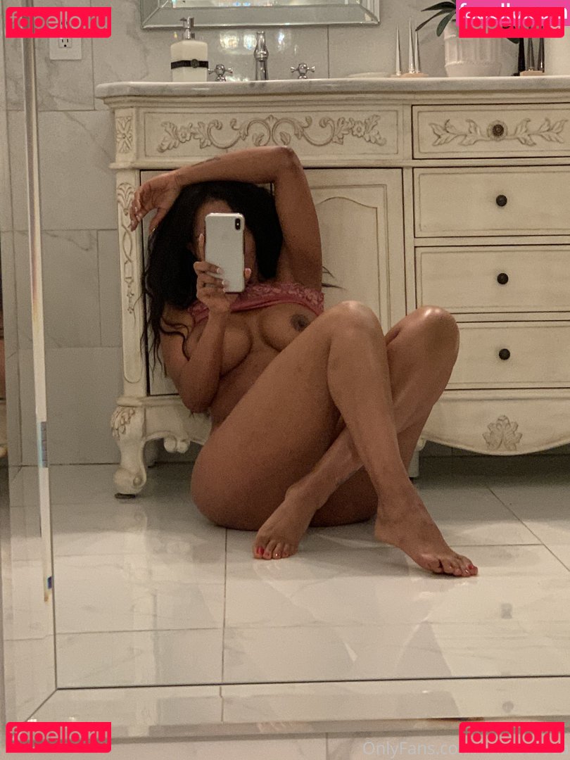 Milo Berosa Nude Onlyfans Photo 16