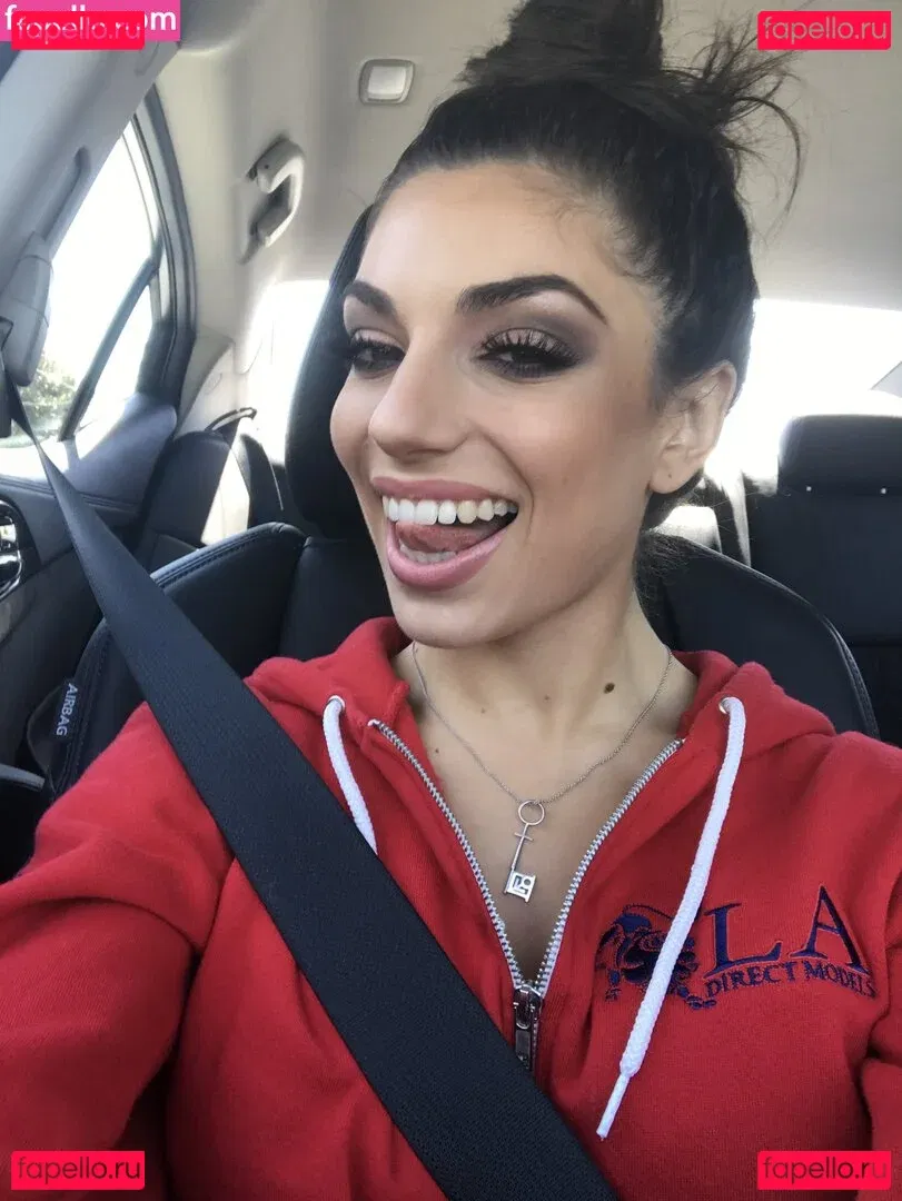 darciedolcexxx Onlyfans Photo Gallery 